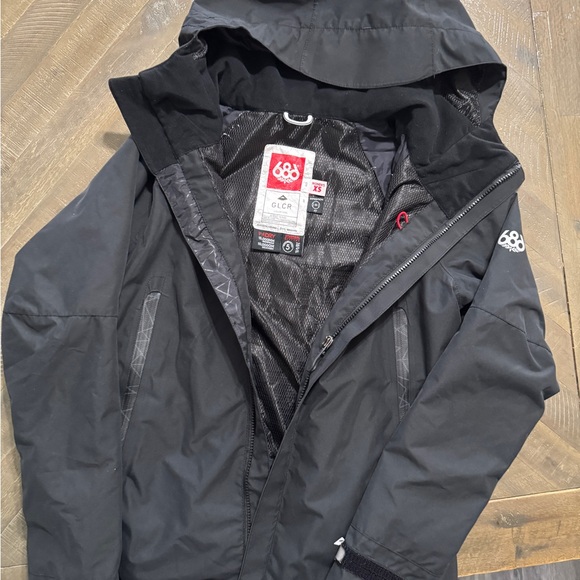 686 Women's Black Ski Jacket - Picture 6 of 9
